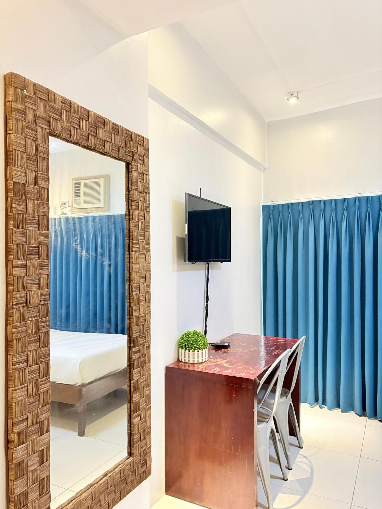 Pacific Park Hotel Quezon City Exterior photo